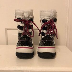 Snow boots, toddler